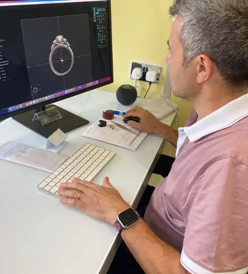 David Law designing a custom engagement ring using 3D jewellery design software