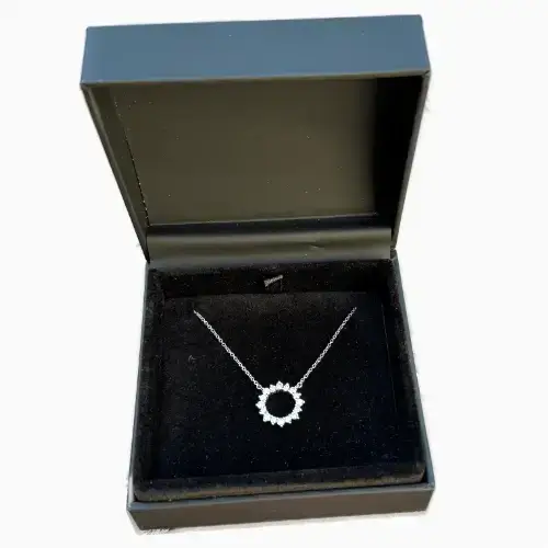 round diamond circular pendant and chain